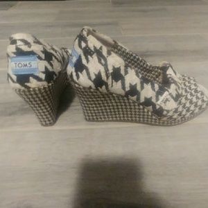 Really cute black and white TOMS wedges